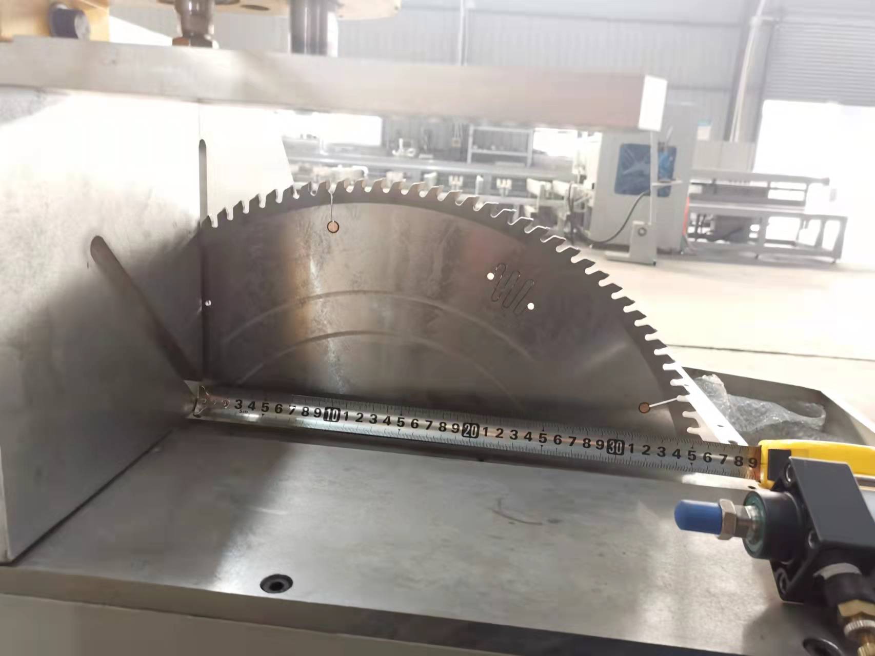 cnc high efficiency cutting saw for aluminum and pvc profile-2