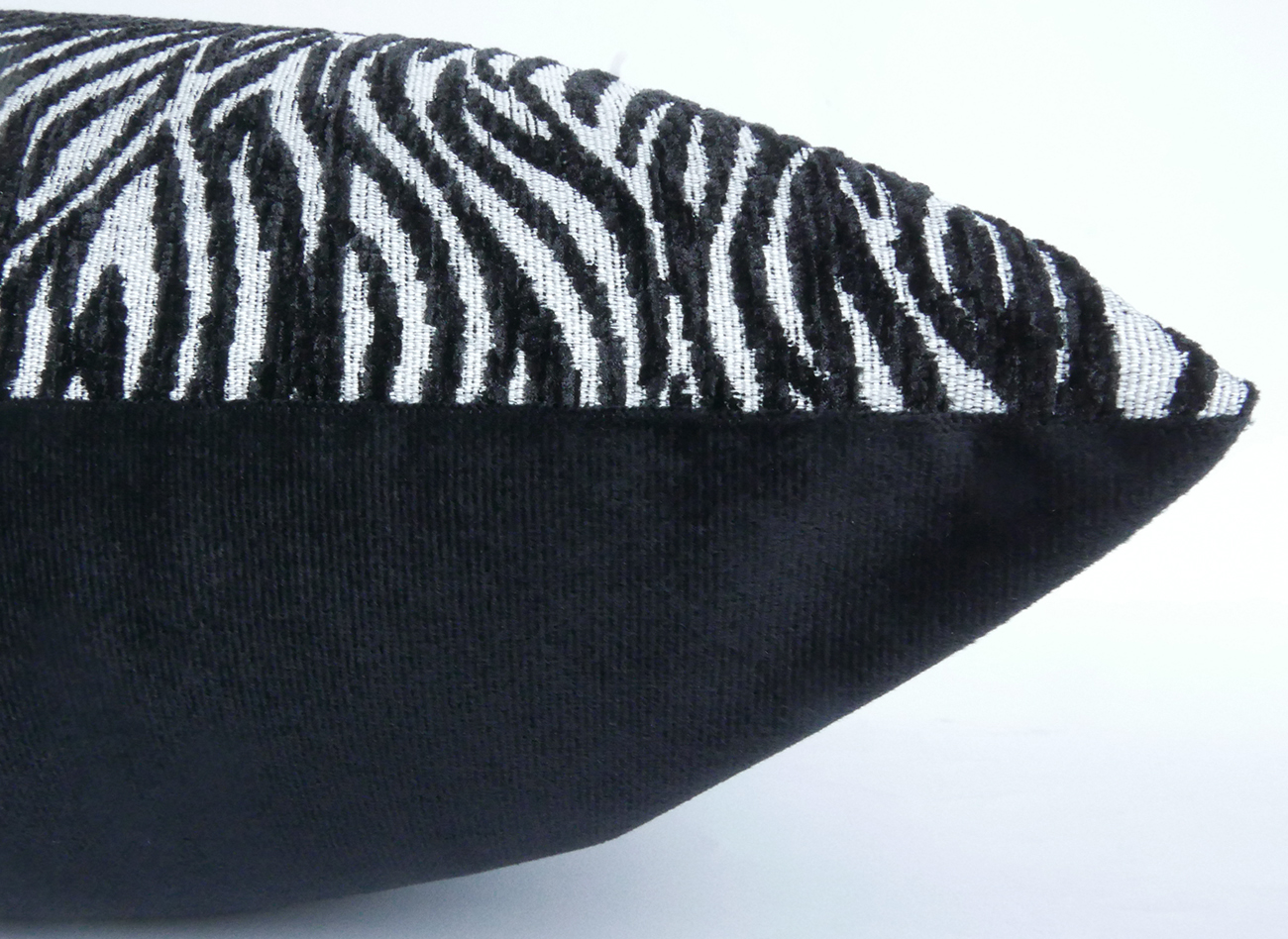 Geometric jacquard decorative cushion cover supplier