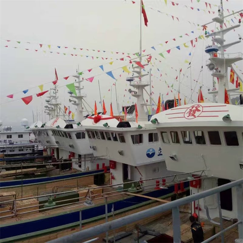 Reliable Signaling for Global Maritime Fleets