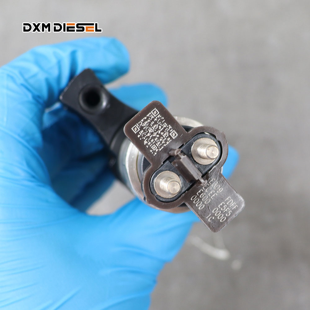 DXM 095000-5500 Truck Engine Parts Common Rail Diesel Fuel Injector 095000-5500 8-97367552-5 0950005500 8973675525