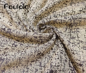Foulola: 8007# – Tela decorativa jacquard abstracta – tono arena cálida/avena, acabado texturizado irregular, 257 g/m², ancho de 280 cm, 4 colores – ideal para salas de estar, hoteles boutique y espacios con estilo natural