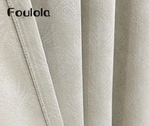 Foulola: SY 9016# – Tela para cortinas opacas con jacquard de patrón engañoso en tono oscuro – tejido monocromático con brillos contrastados, superficie mate, triple tejido, opacidad física del 90–95 %, 428 g/m², clase A segura para bebés, aislamiento acústico y térmico, anchos de 280 cm y 335 cm, 6 colores disponibles en stock