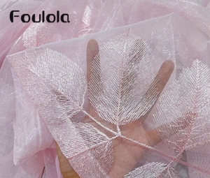Foulola: FY# – Tela para cortinas transparentes con bordado – hoja pinnada con líneas de nervadura en forma de hueso de pescado, encaje festoneado y dobladillo con motivos de volutas, ancho de 280 cm, 2 colores disponibles (crema / rosa polvoriento) – ideal para salas de bodas.