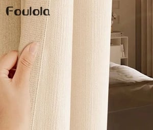 Foulola News: Szerokość 2,8/3,2 m, jednolita tkanina z efektem matowej powierzchni i strukturą sznurową, z tyłu w stylu lnianym, materiał na rolety zapewniający ciemność --- G18#