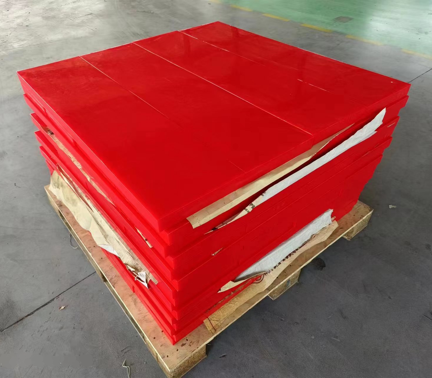 Polyurethane snow plow cutting edges