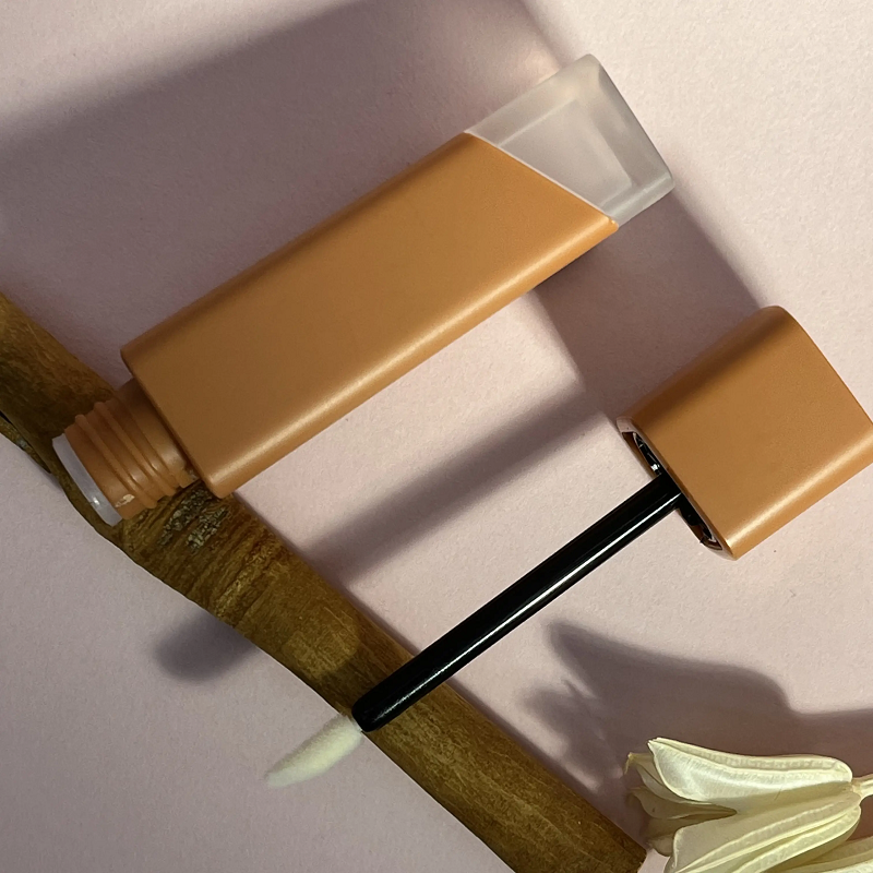 Populaire 5ml vierkante lipglossbuis matte vloeibare lippenstift lipglossbuis met kleine borstelkop