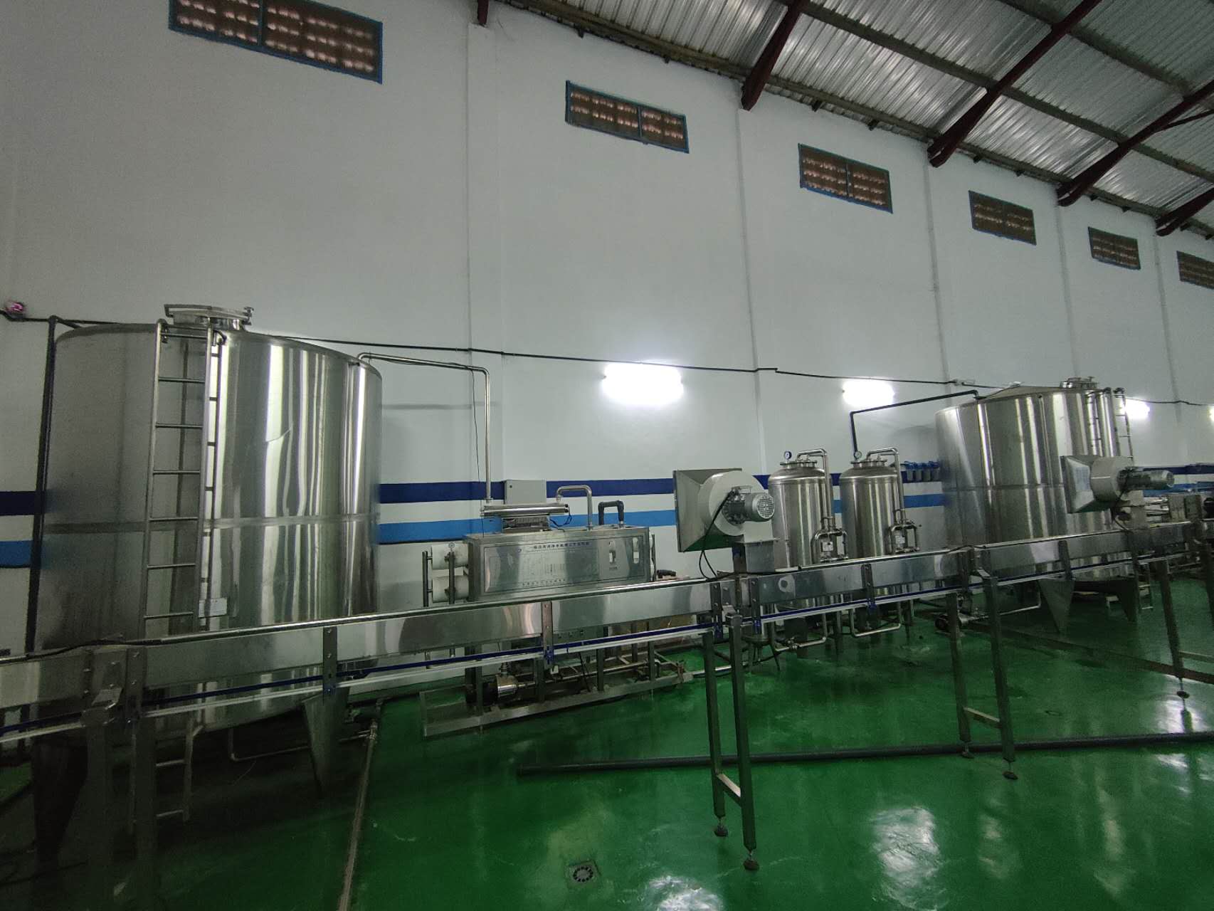 10000bph water filling production line for PET bottle in Benin