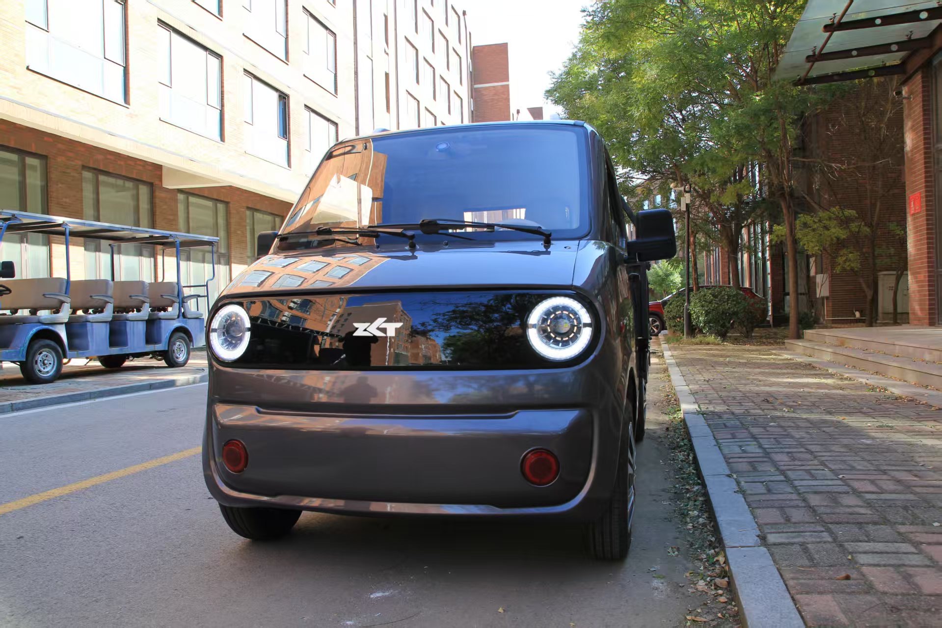 Elektryczny mini samochód do lokalnej pracy transportowej: oszczędzaj więcej, jeźdź mądrzej