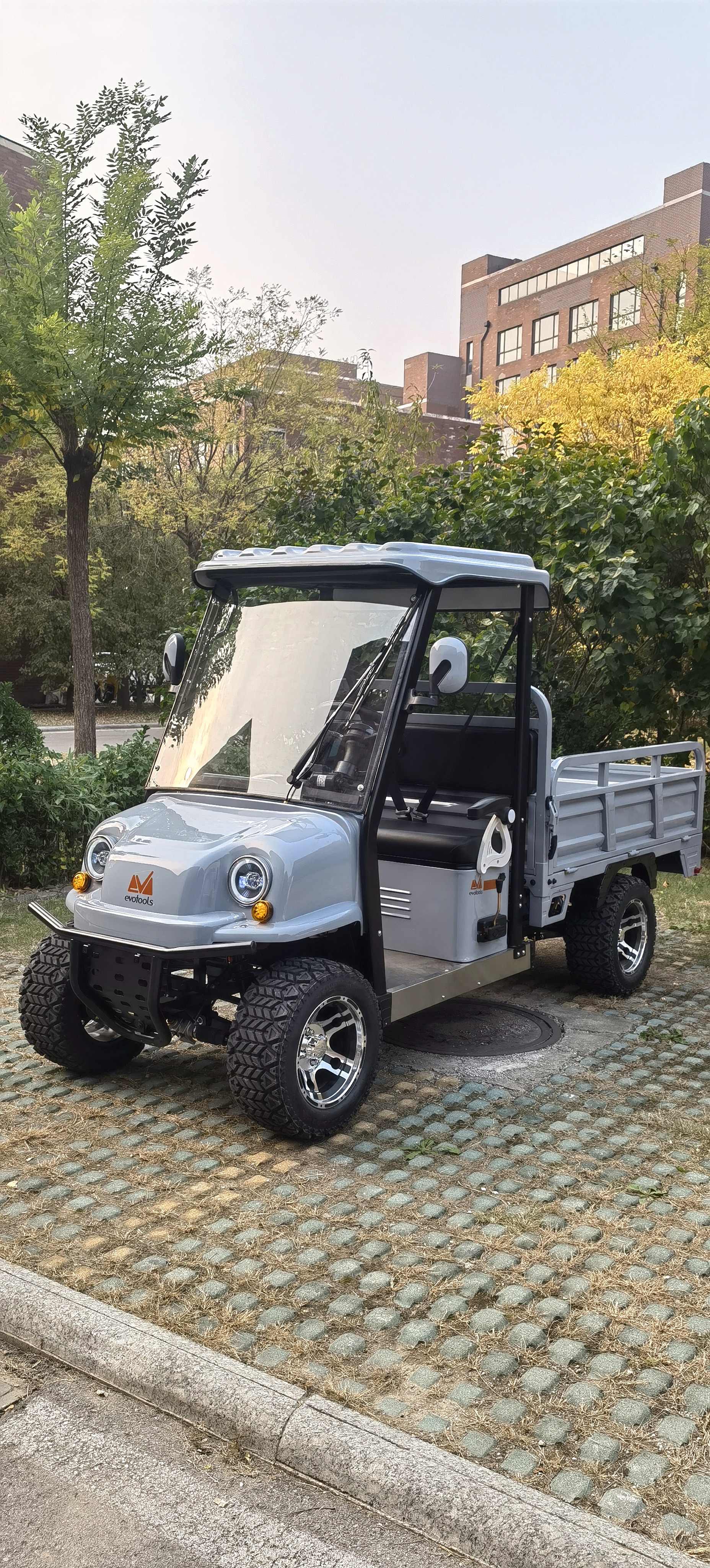 Mini elektryczny samochód dostawczy do działalności gospodarczej: niższe koszty eksploatacji, większa wartość dzienna