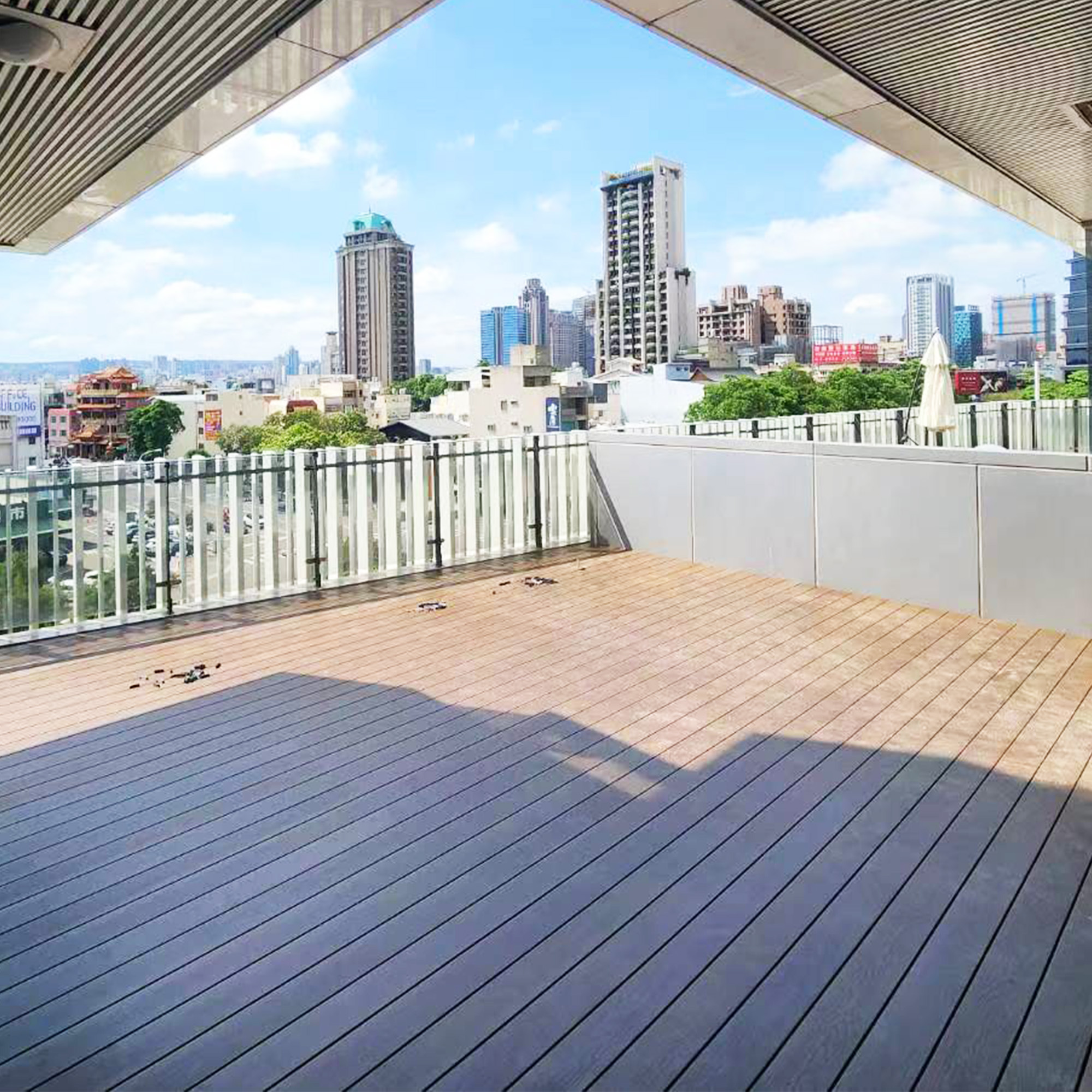 /superior-stability-and-comfort-the-ideal-swimming-pool-decking-solution