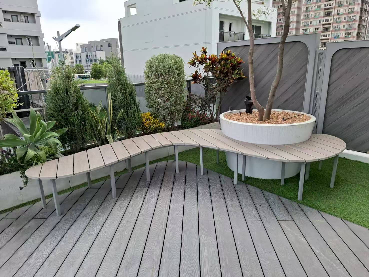 5 Creative Outdoor Decking Hacks: Unlock Multi-Purpose Design Ideas with ZaiAn