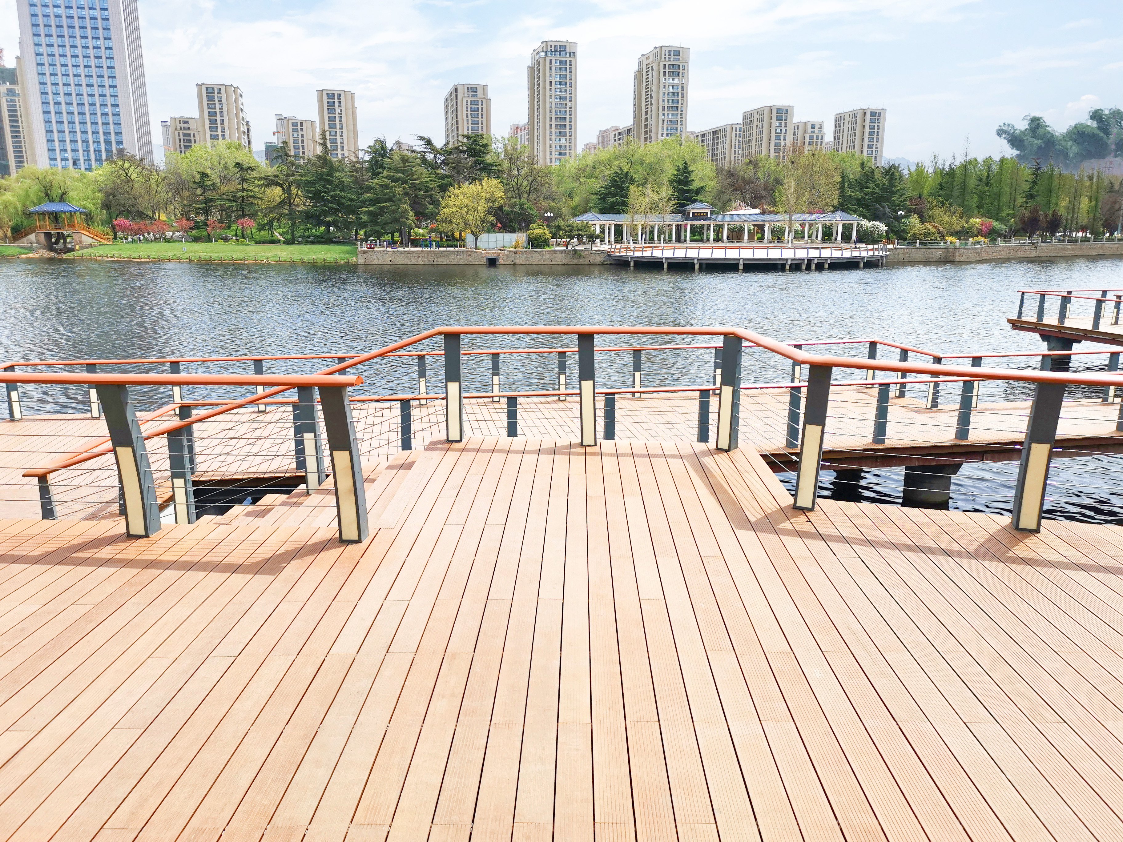 /how-to-prevent-outdoor-bamboo-decking-br/from-discoloration-and-aging-in-landscape-gardens