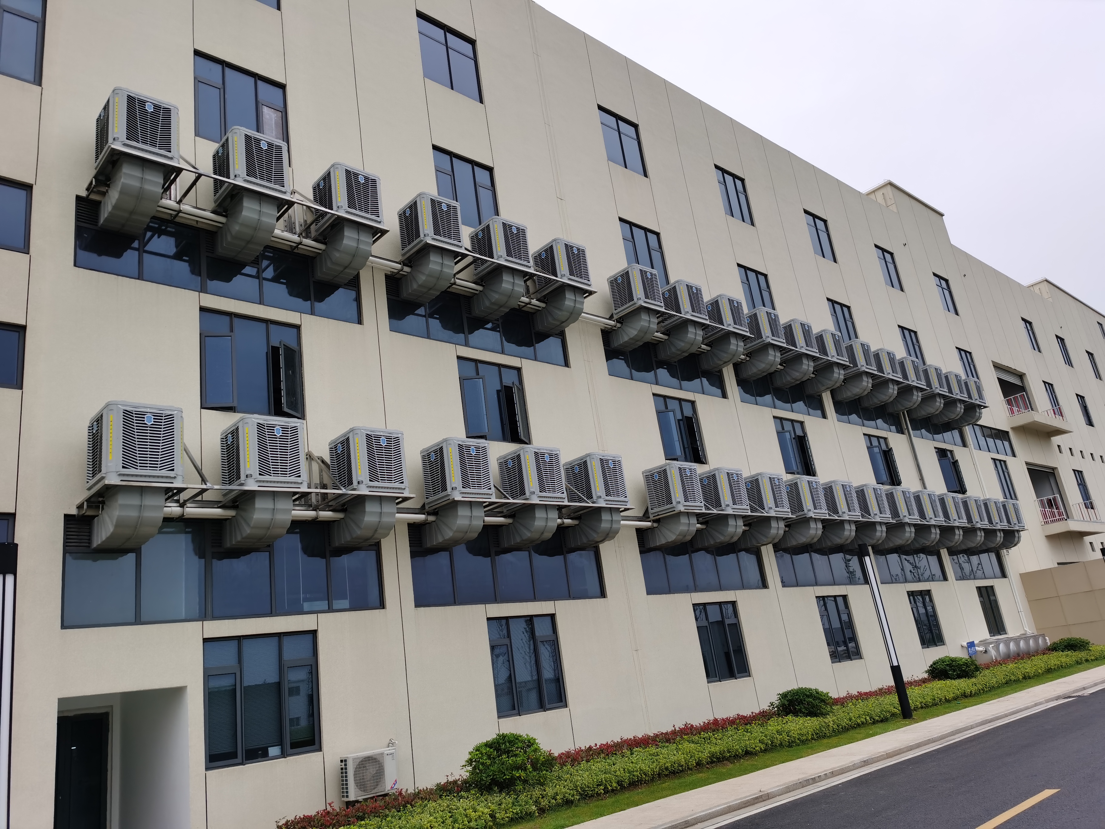 What Are the Benefits of Using Outdoor Cool Air Fans for Events?