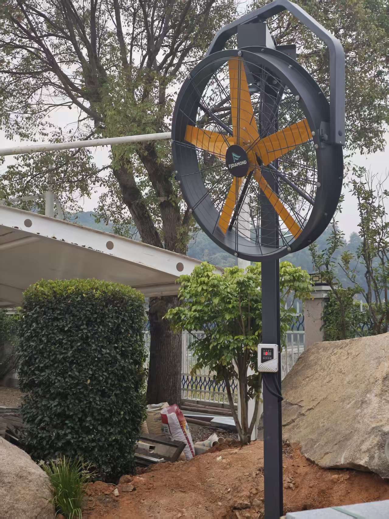 Mettez en valeur l'ambiance de votre jardin avec nos ventilateurs de jardin élégants et efficaces
