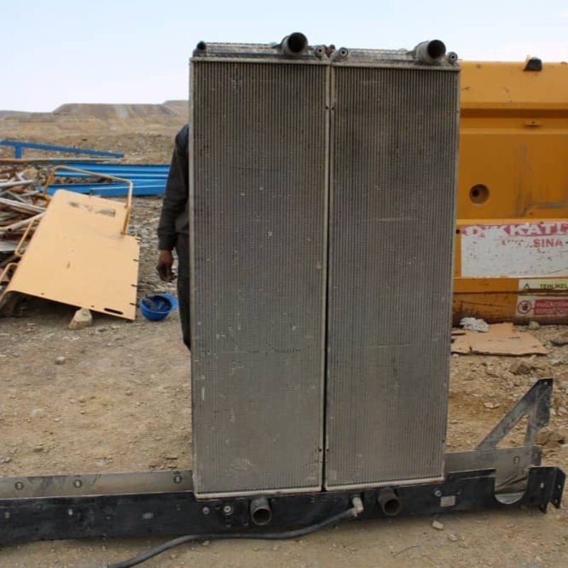 The Caterpillar 390 aluminum finned heatsink was removed due to blockage._1.jpg