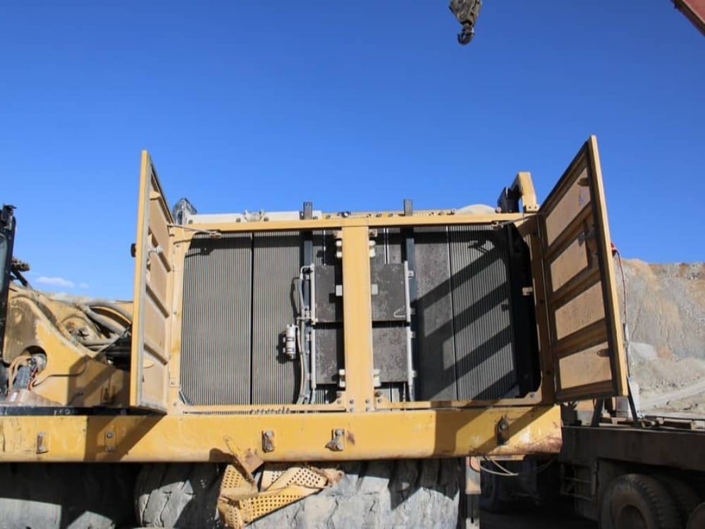A mining operator in South Africa experienced recurring cooling issues with the aluminum radiators used on their CAT 390 excavators.