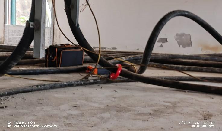 Xác định cáp ba lõi đang hoạt động ở điện áp 10 kV trên đảo Câu Kỳ