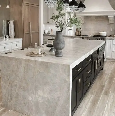 Quartzite: The Durability of Quartzite in Harsh Climates