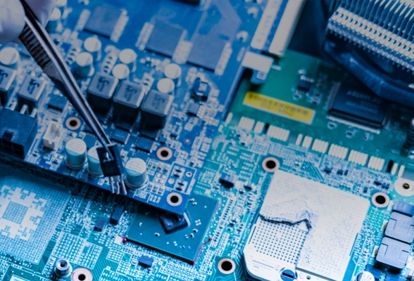 المكونات شبه الموصلة / الدوائر المتكاملة
