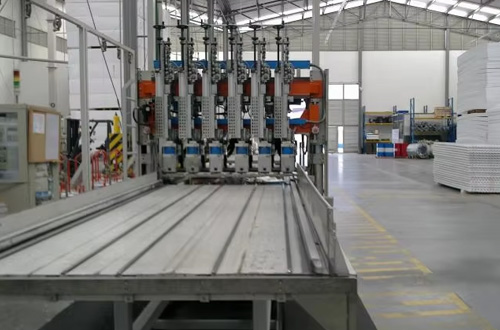 Pionowa maszyna do montażu paneli 3D