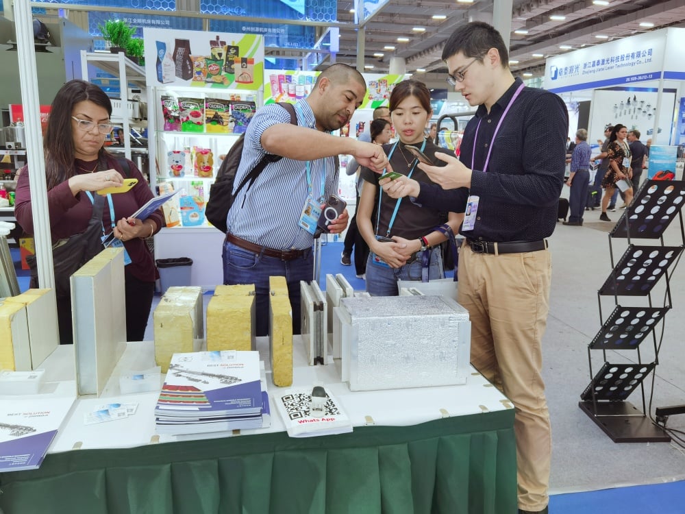 139th Canton Fair 2026  Shanghai Zhongji's Sandwich Panel Machinery Praised by Overseas Buyers (2).jpg