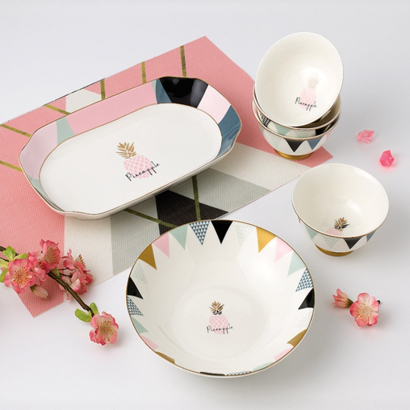 Madeleňská porcelánová nádobí s vlastním návrhem: Exkluzivní přizpůsobení pro neobyčejné jídelní zážitky.