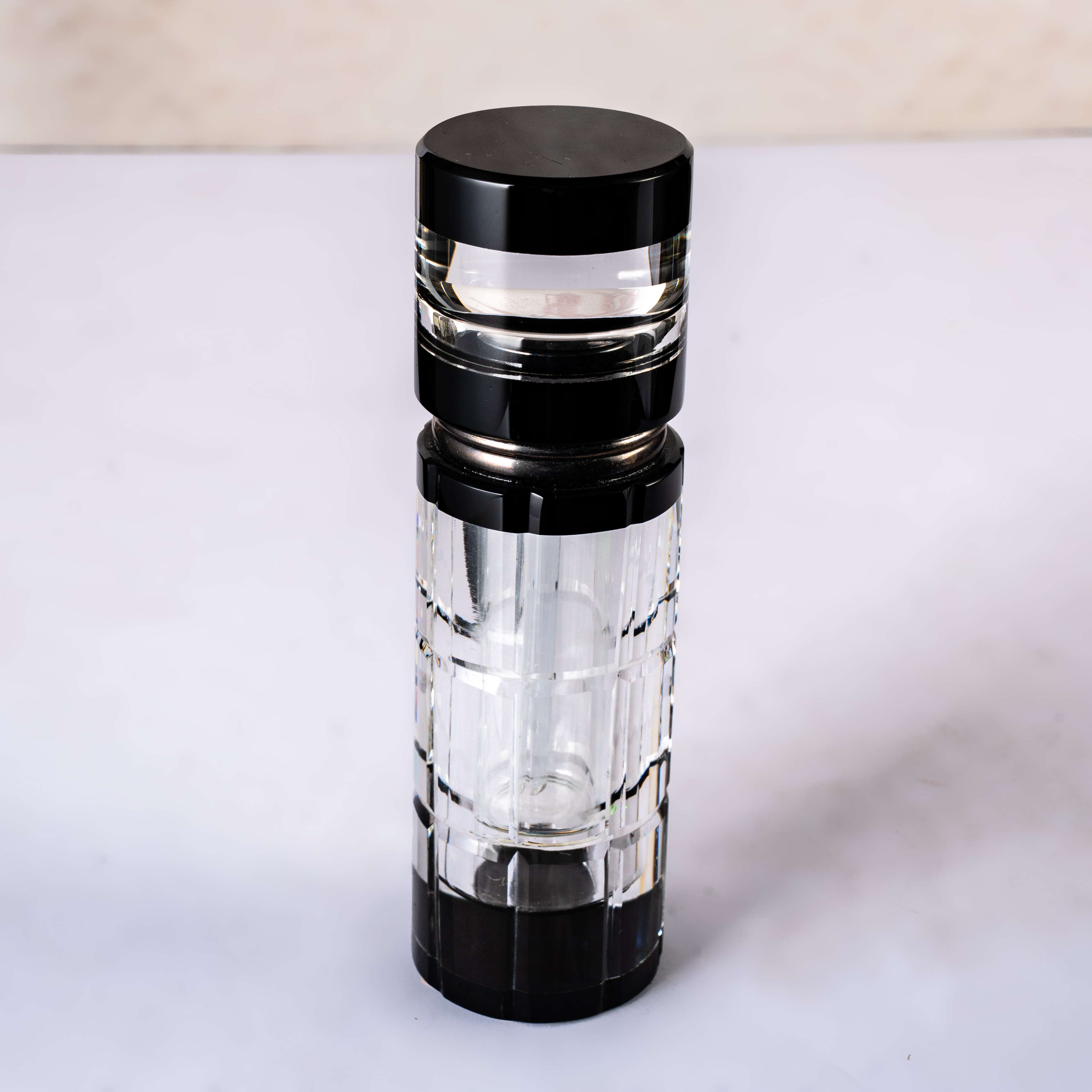 SmallBridge Crystal perfume bottle Black small capacity can be customized for wholesale and personal use Preferred bottle body 164g.6ml