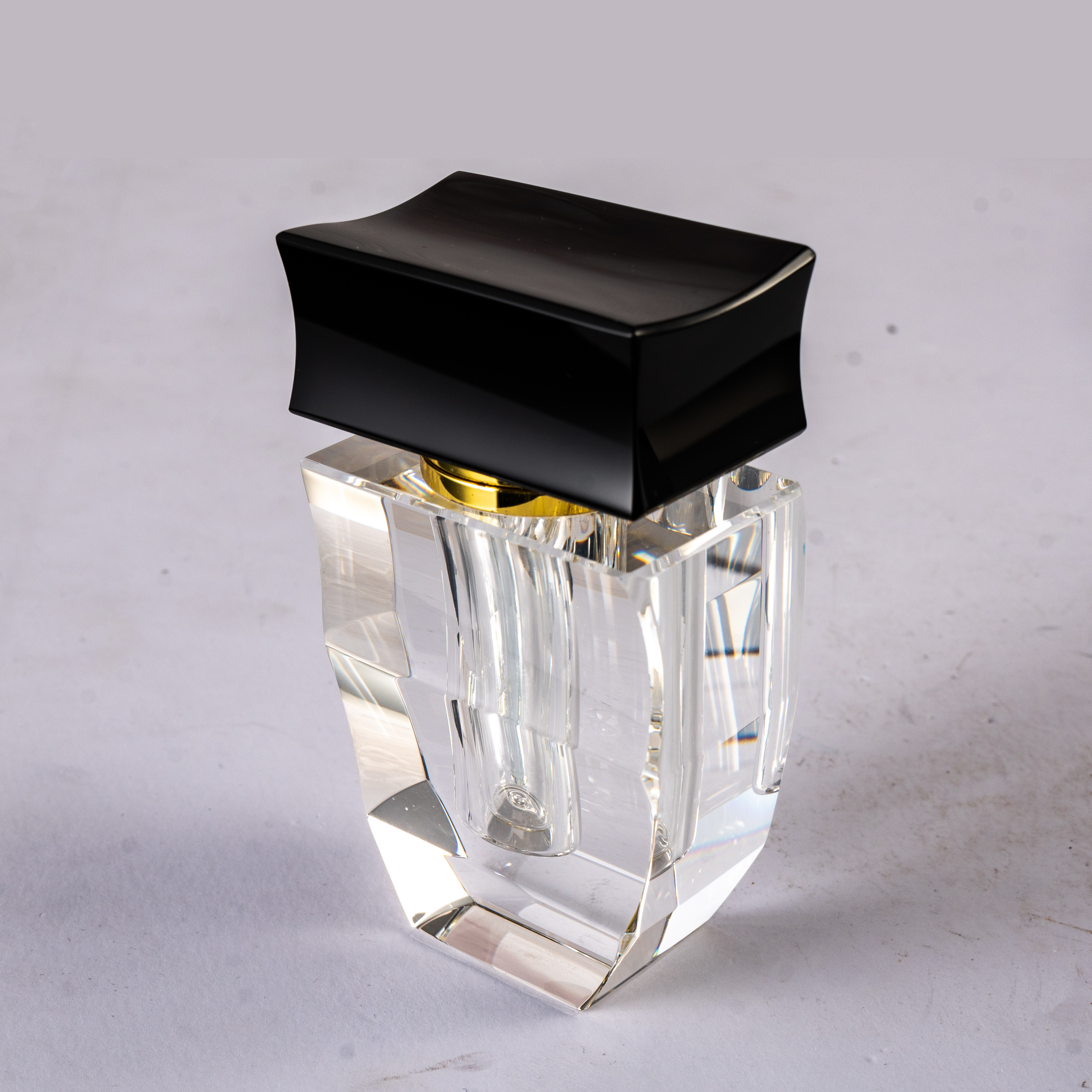 SmallBridge Luxury Crystal perfume Bottles Wholesale Black perfume Bottles with Advanced Essential Oil and Drip Stick