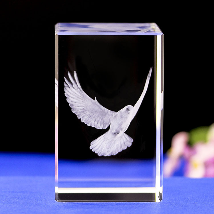 Wholesale Souvenir Crystal Peace Birds Animals K9 Laser Crystal Glass Cube For Gifts factory