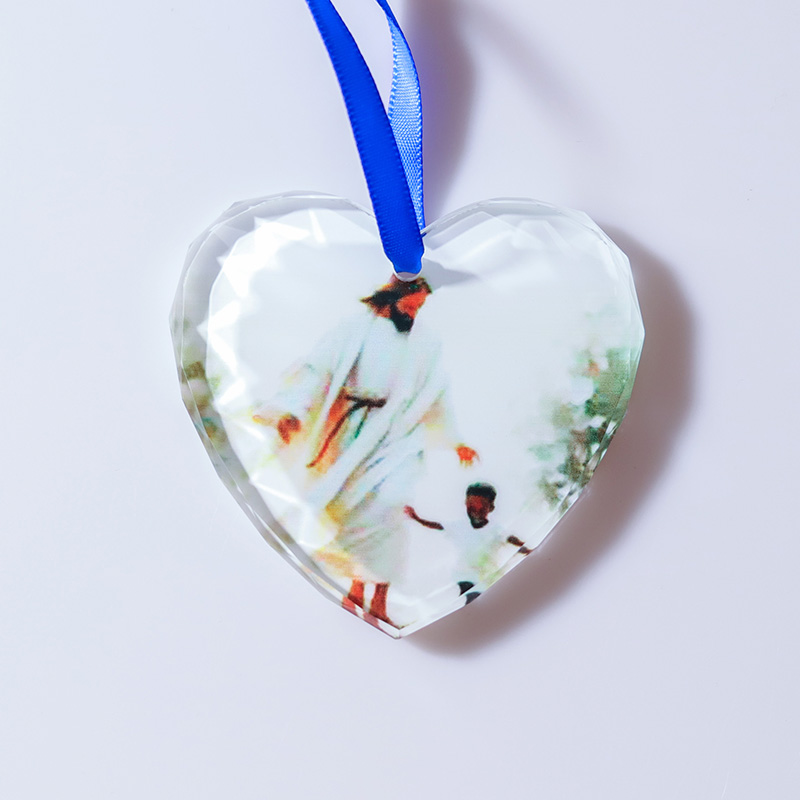 SmallBridge's new design wholesale love pendant can be made of white material or designed with patterns, with a large hanging capacity and advantages