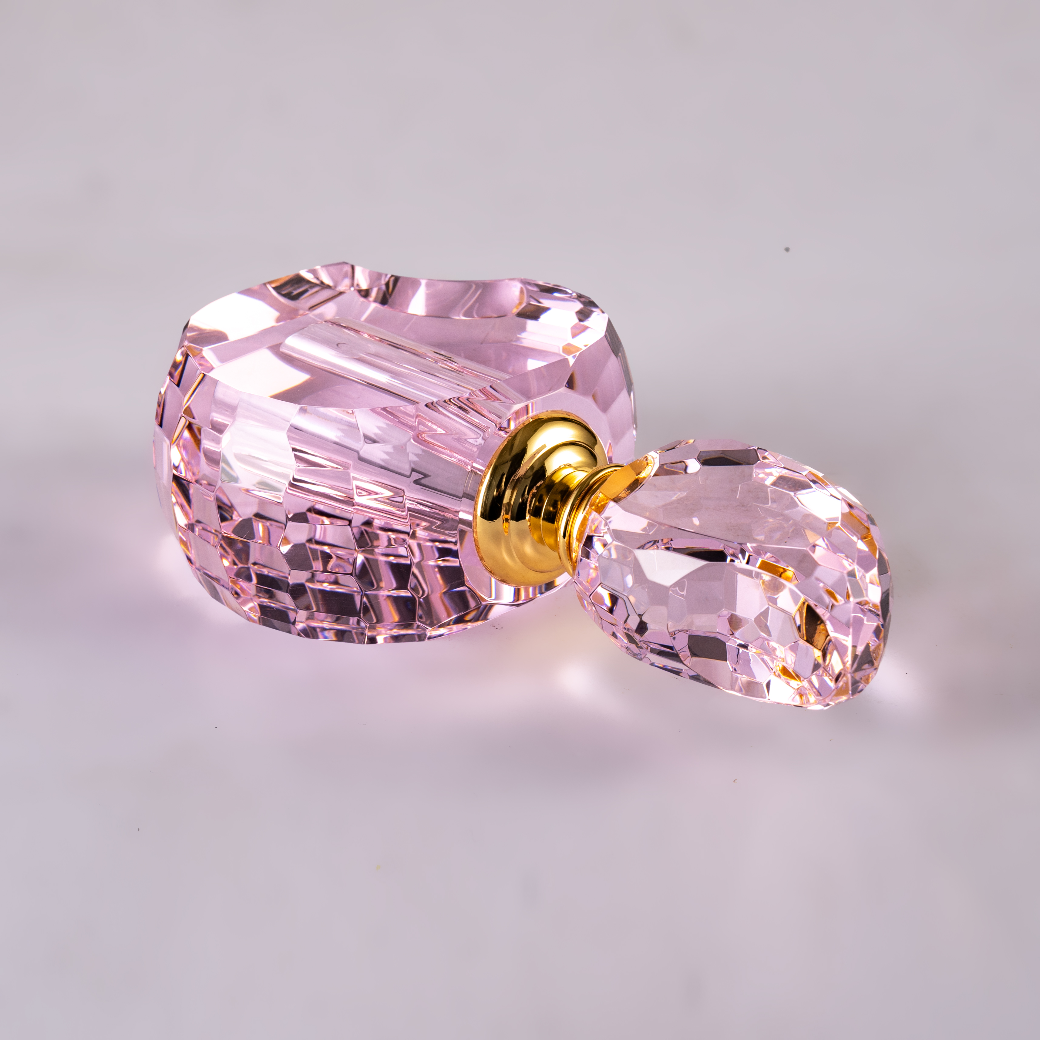 SmallBridge Crystal New Product Pink Half Apple perfume Bottle Customizable perfume Bottle Essential Oil Bottle Empty Bottle Gift Gift Premium Product