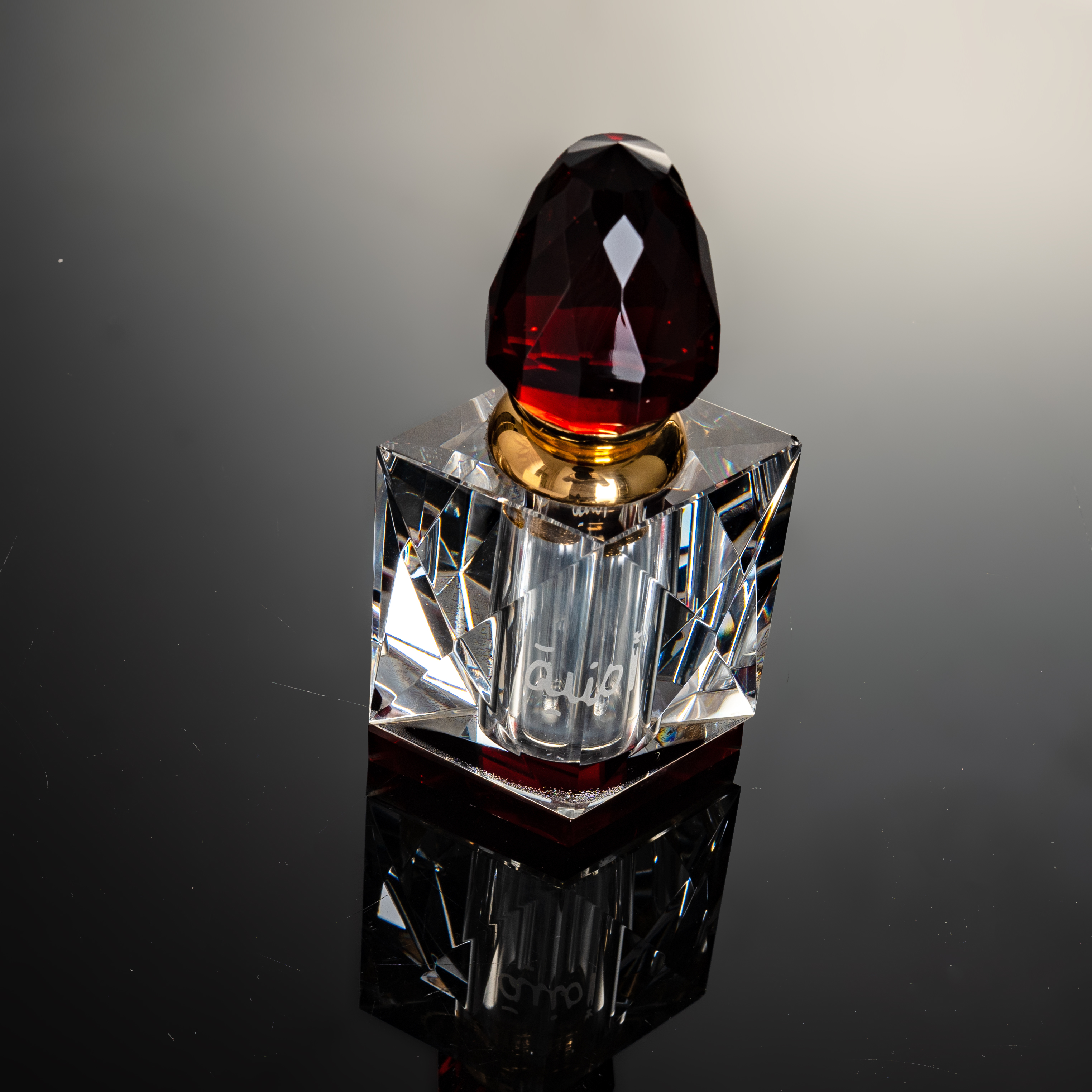 Smallbridge New Design Wholesale Transparent perfume Bottle Red Crystal Cap Essential Oil Bottle Liquid Bottle Body 255g