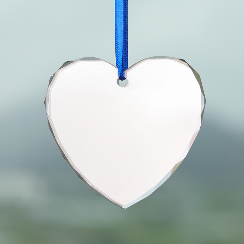 SmallBridge's new design wholesale love pendant can be made of white material or designed with patterns, with a large hanging capacity and advantages