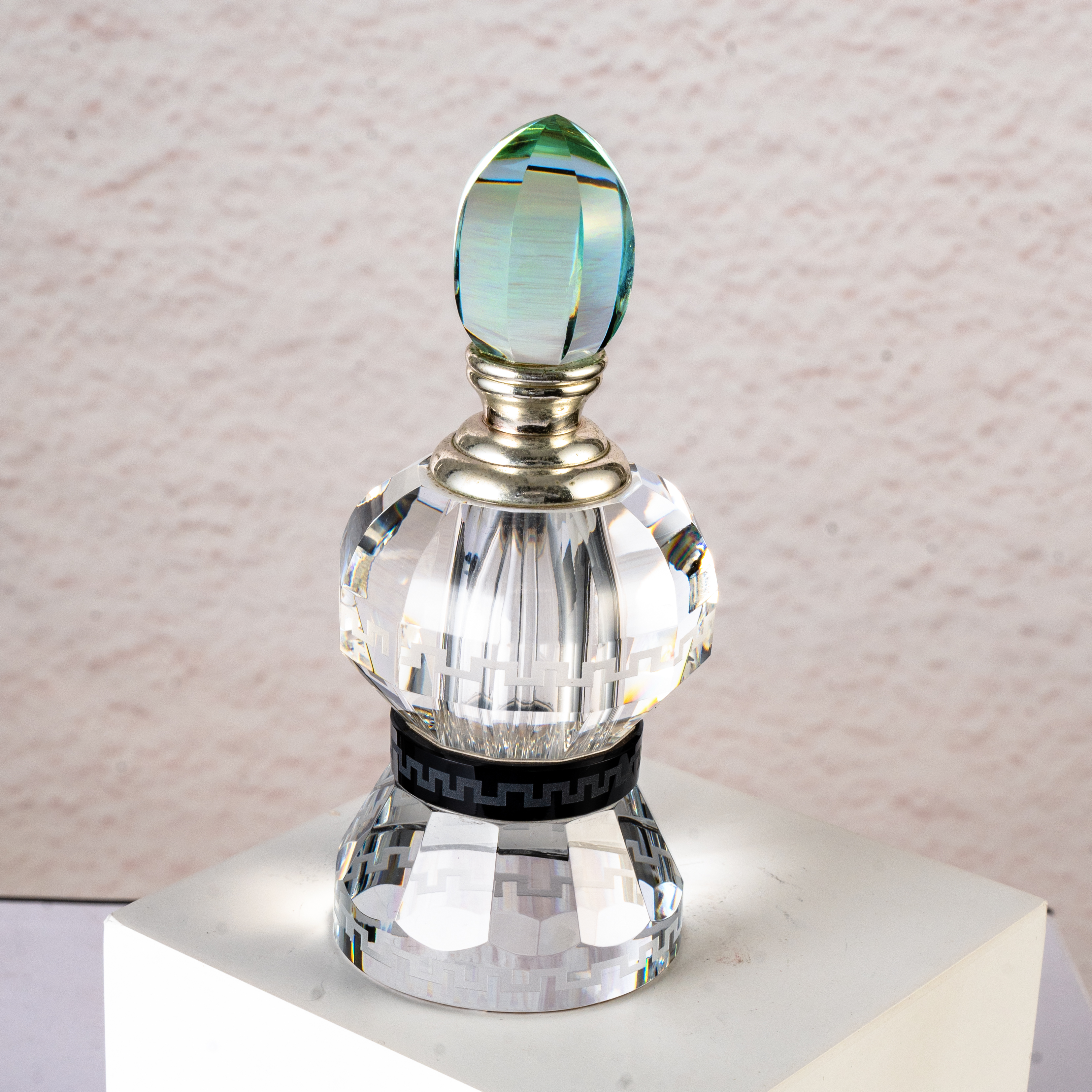 SmallBridge Crystal perfume Bottle Transparent surface sandblasting logo design is novel, customizable, and can be delivered wholesale for personal use Preferred bottle body 284g.6ml