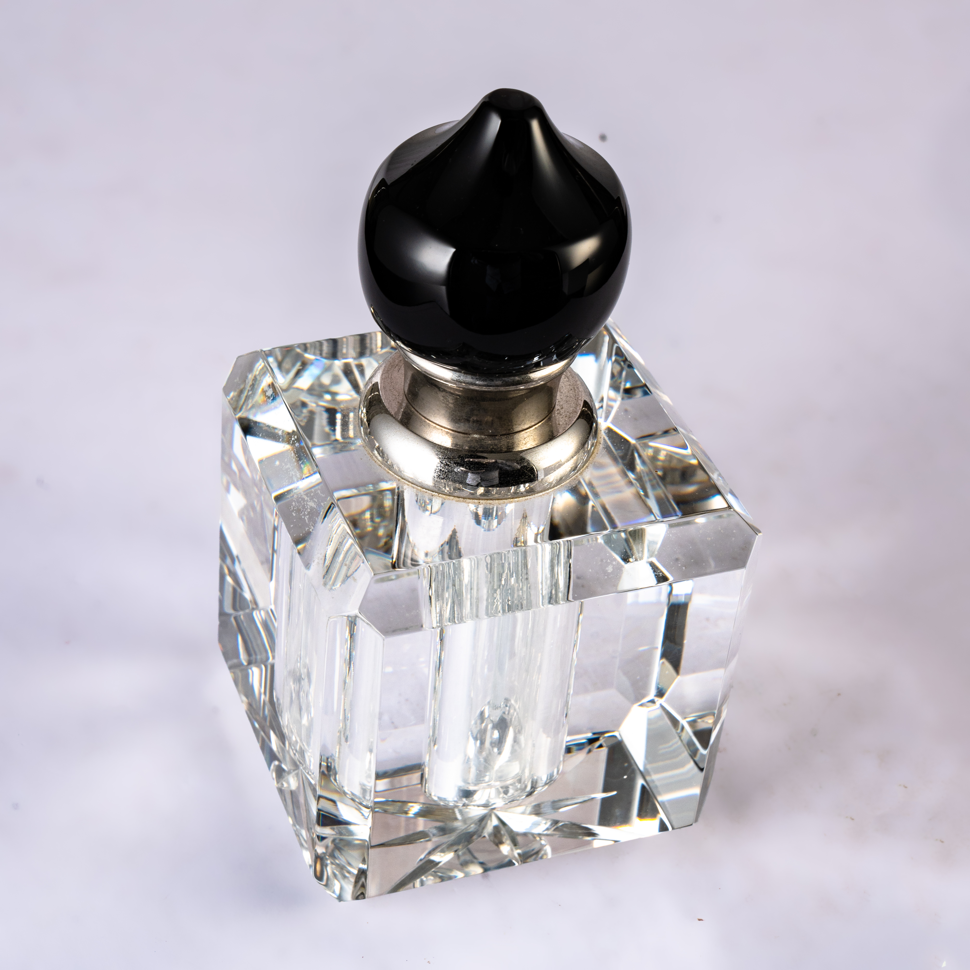 SmallBridge high-grade crystal perfume bottle, black bottle cap, nipple shape, wholesale, customizable, for personal use, can be used as a decoration, bottle body 543g, capacity 12ml