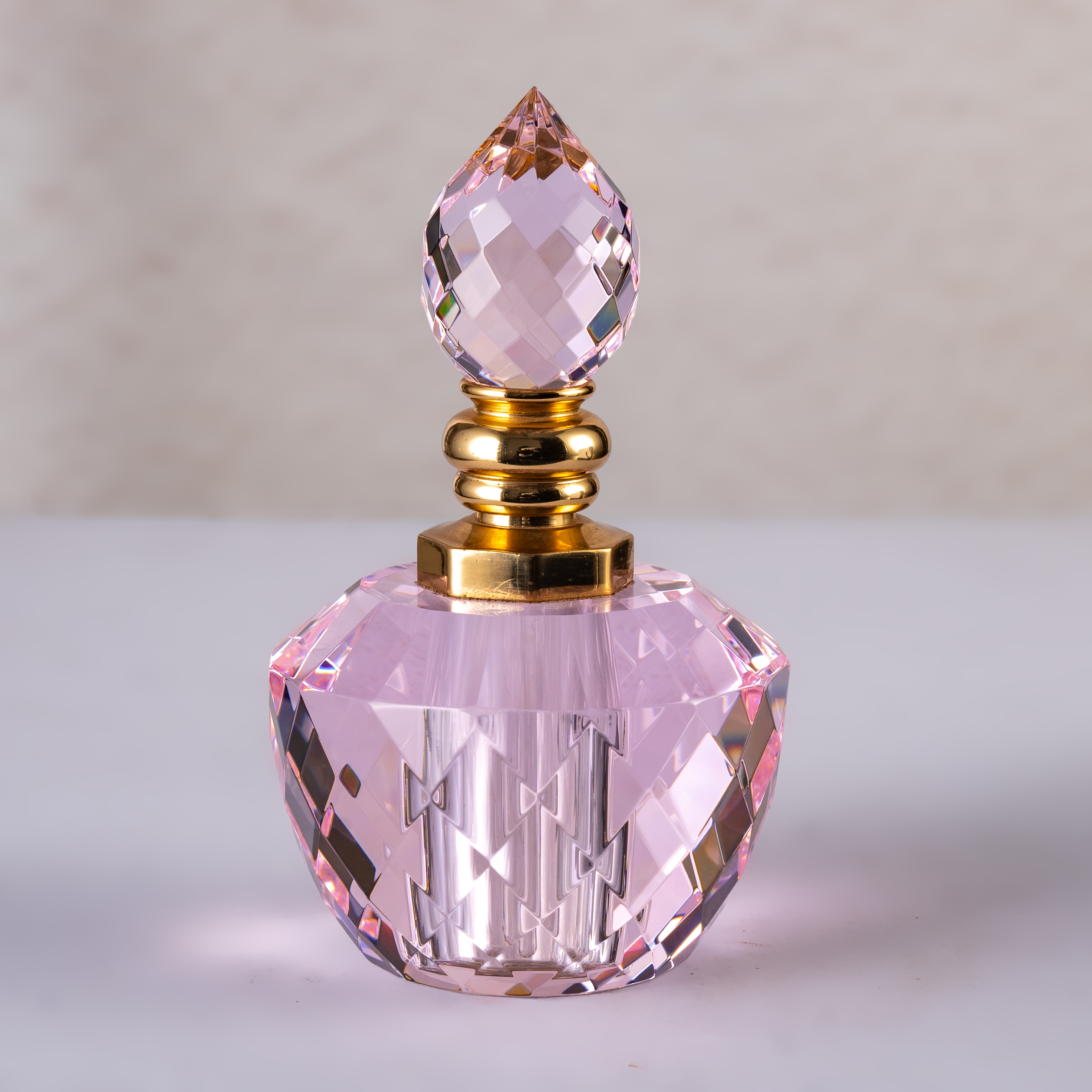 SmallBridge Luxury Crystal perfume Bottle Wholesale Pink Customizable Essential Oil perfume Bottle with Drip Stick is suitable for personal use
