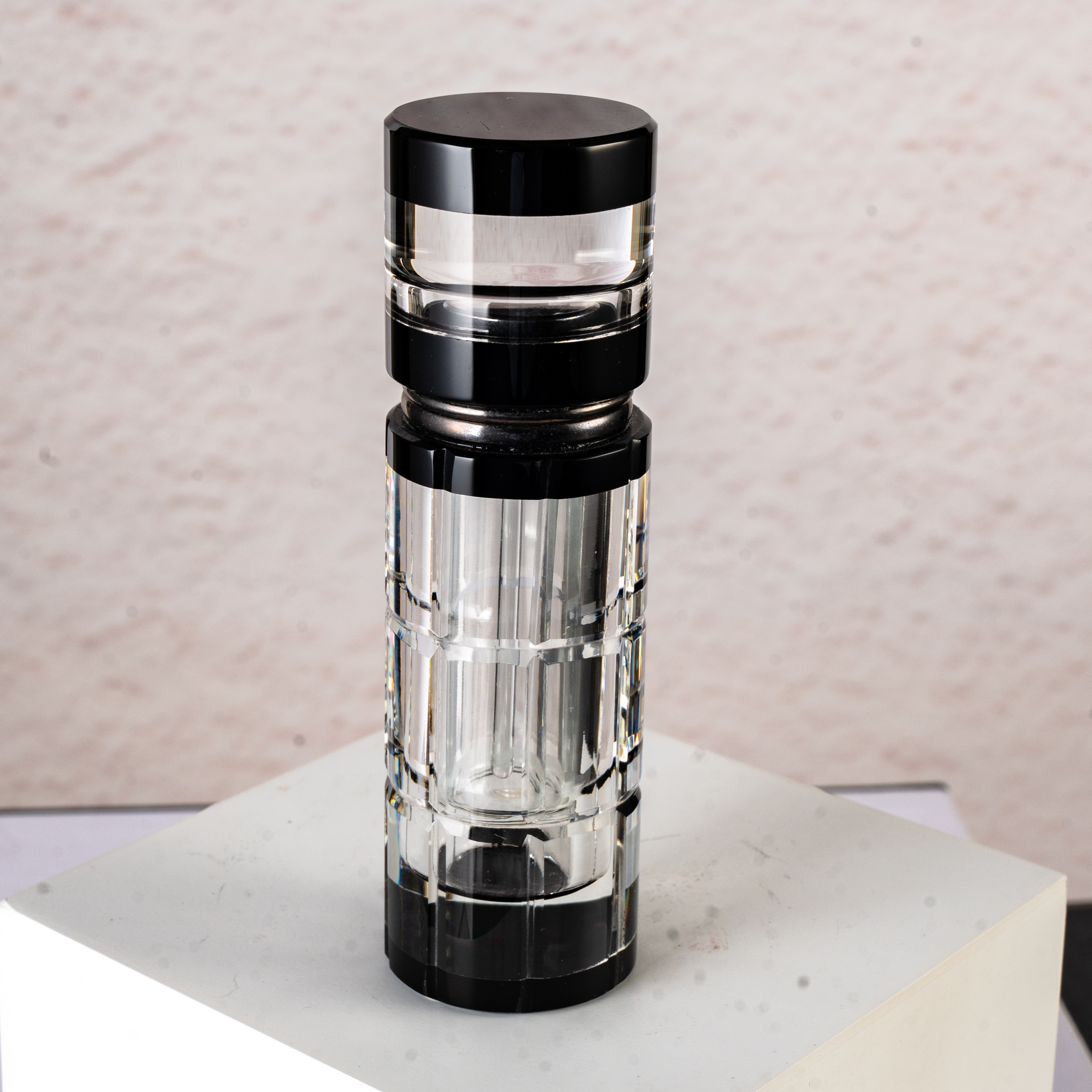 SmallBridge Crystal perfume bottle Black small capacity can be customized for wholesale and personal use Preferred bottle body 164g.6ml
