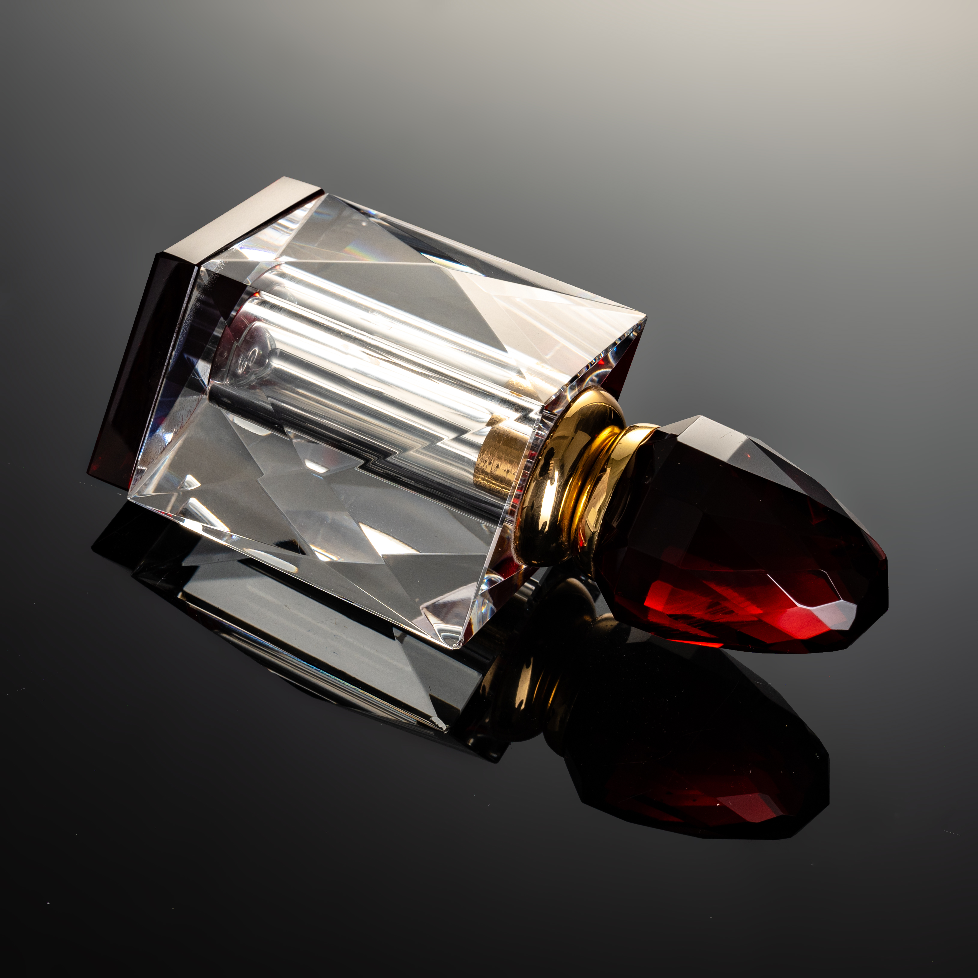 Smallbridge New Design Wholesale Transparent perfume Bottle Red Crystal Cap Essential Oil Bottle Liquid Bottle Body 255g