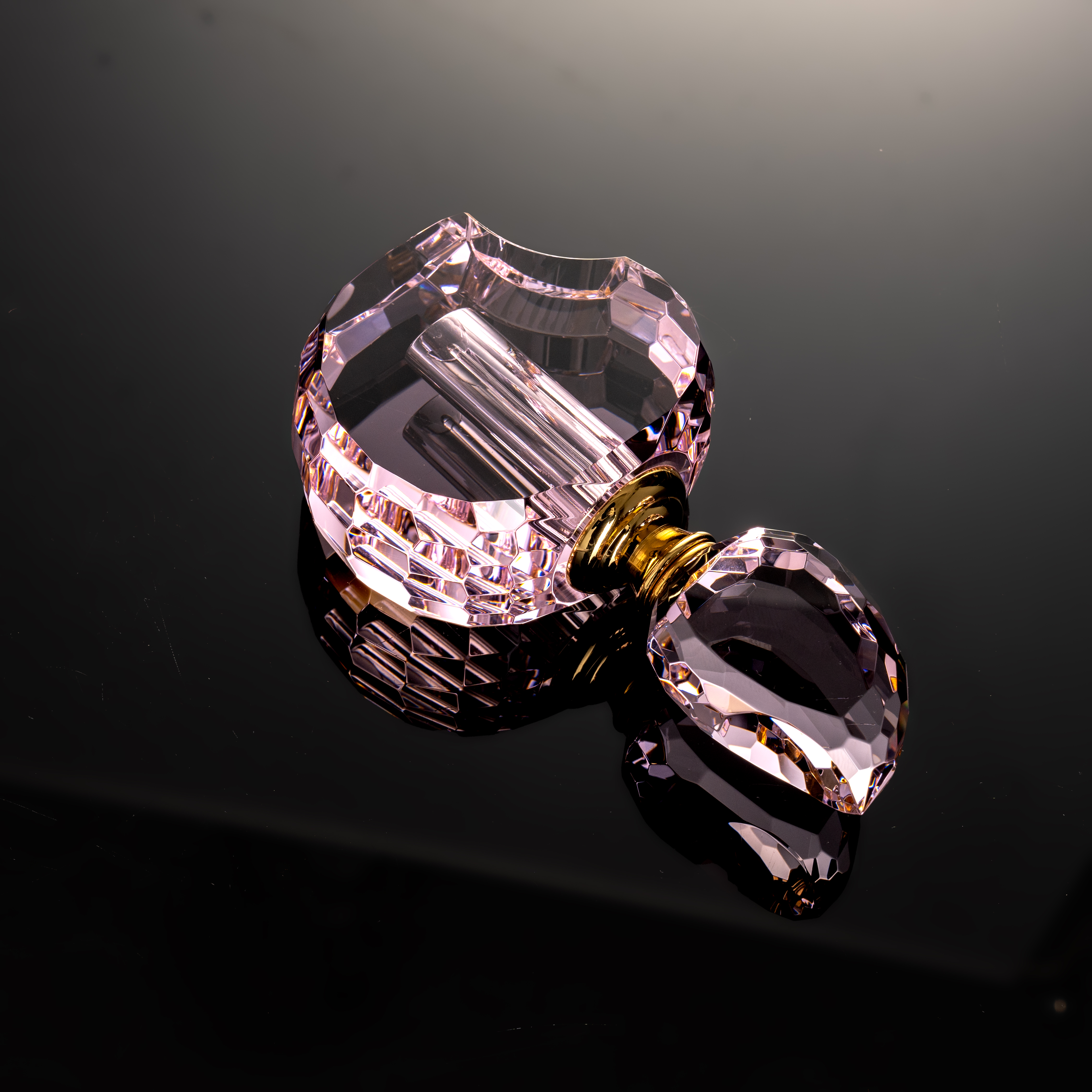 SmallBridge Crystal New Product Pink Half Apple perfume Bottle Customizable perfume Bottle Essential Oil Bottle Empty Bottle Gift Gift Premium Product