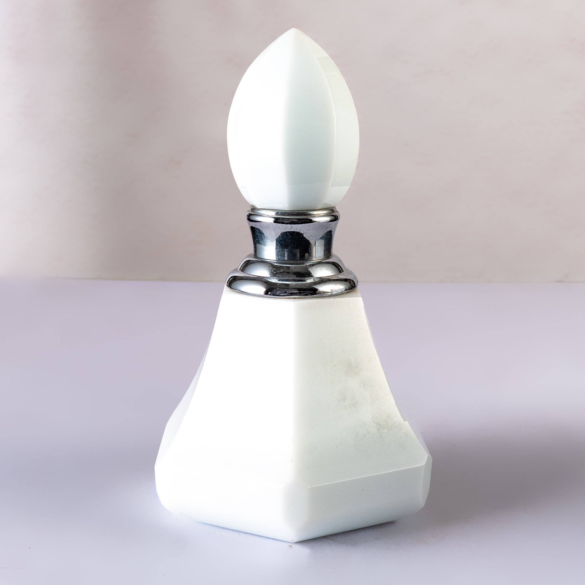 Smallbridge can be customized and wholesale perfume bottle essential oil bottle milk white style capacity 12ml liquid container