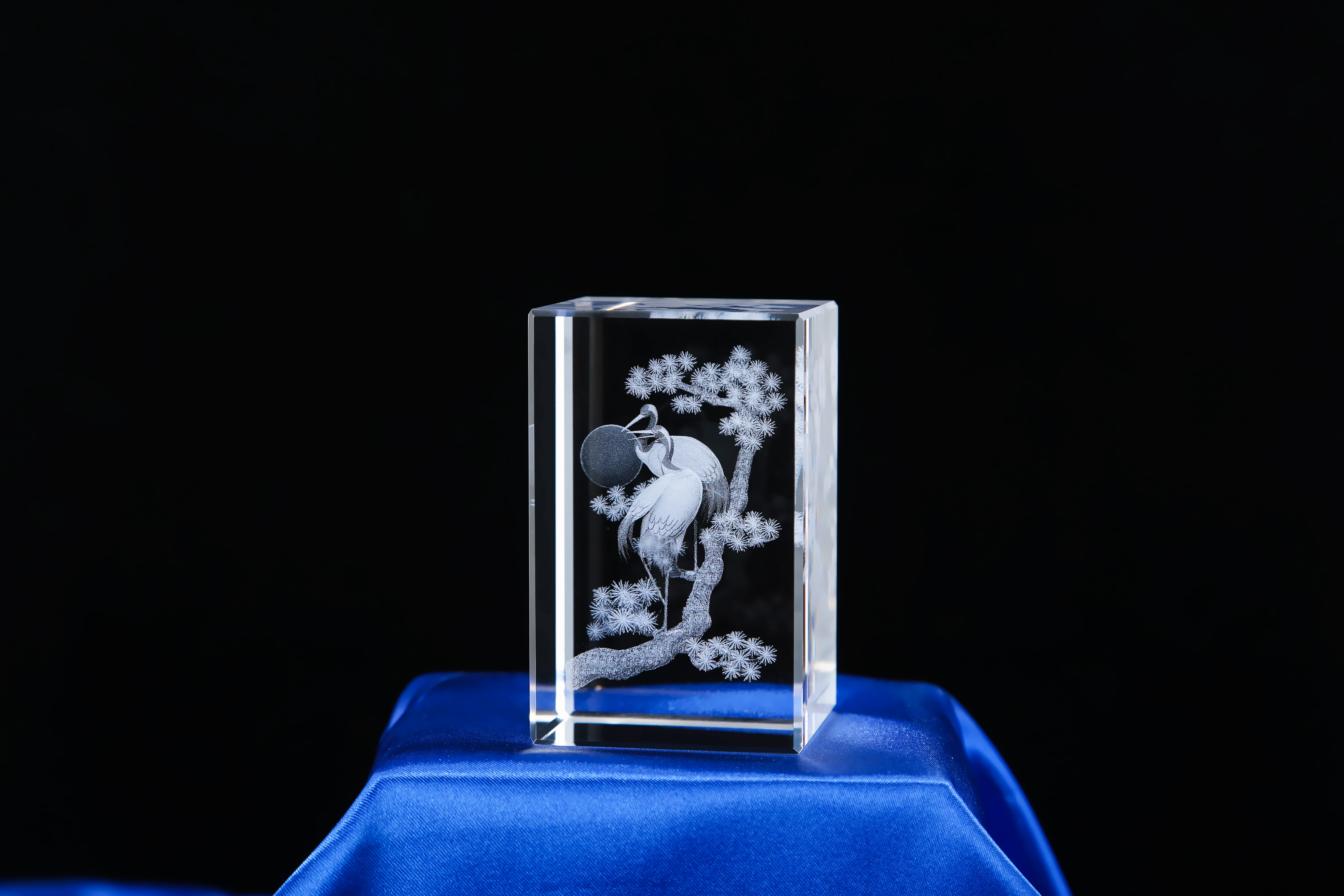 Laser Engraved Crane Birds Gifts 3d Laser Crystal Etched Animal Glass Cube details