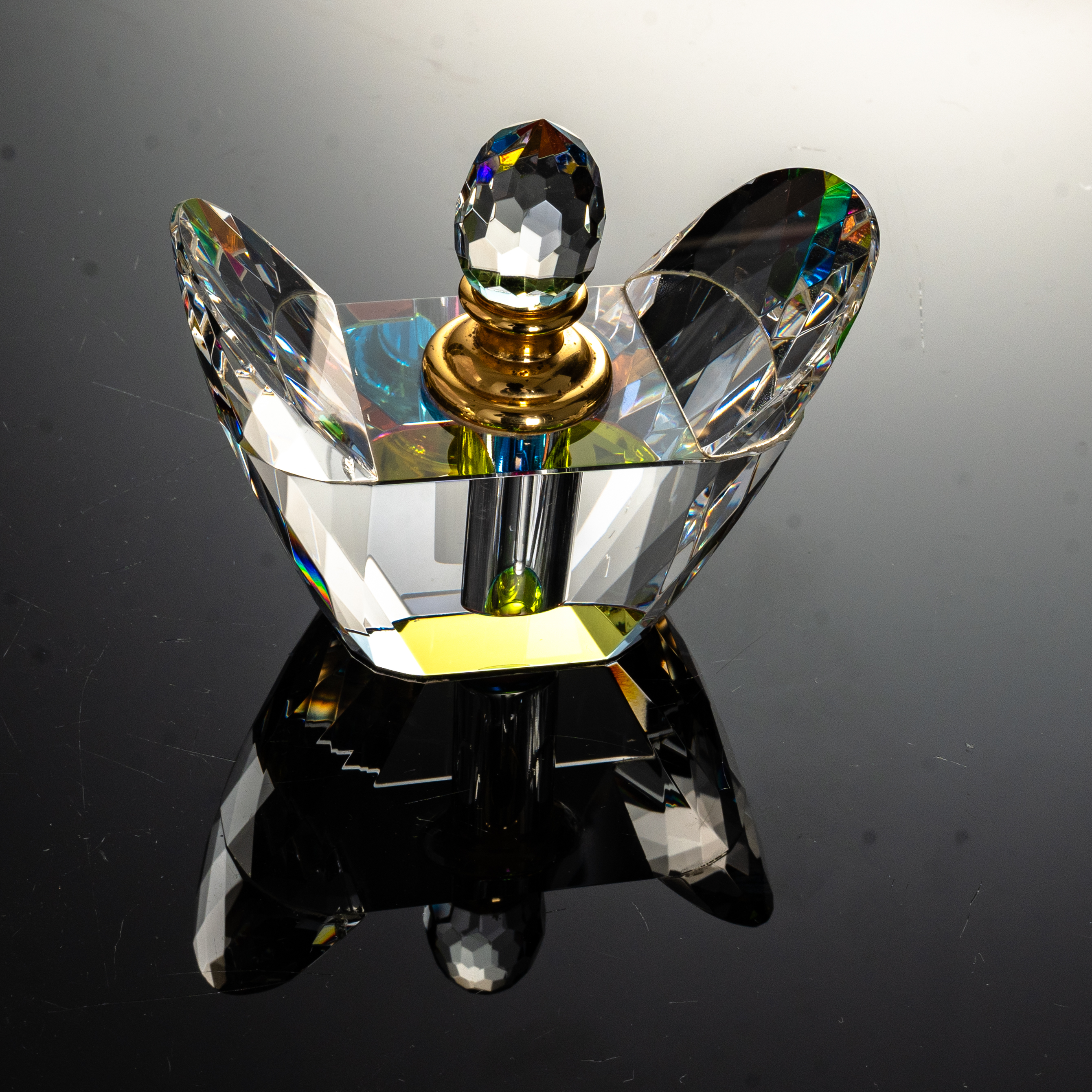 SmallBridge Luxury Crystal hajukattilainen maassa Transparent Color Plated Yuanbao Style Premium Essential Oil hajukattilainen putoamisputken kanssa sopii henkilökohtaista käyttöä varten