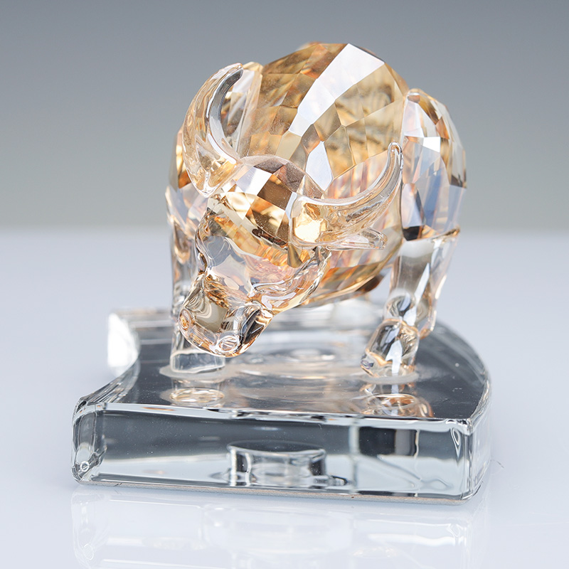  Crystal handicrafts, gifts for the Chinese zodiac sign of the Ox, and high-end, atmospheric, cute, and vivid living room decorations
