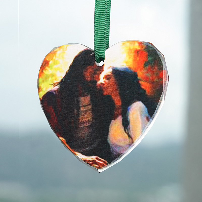 SmallBridge's new design wholesale love pendant can be made of white material or designed with patterns, with a large hanging capacity and advantages