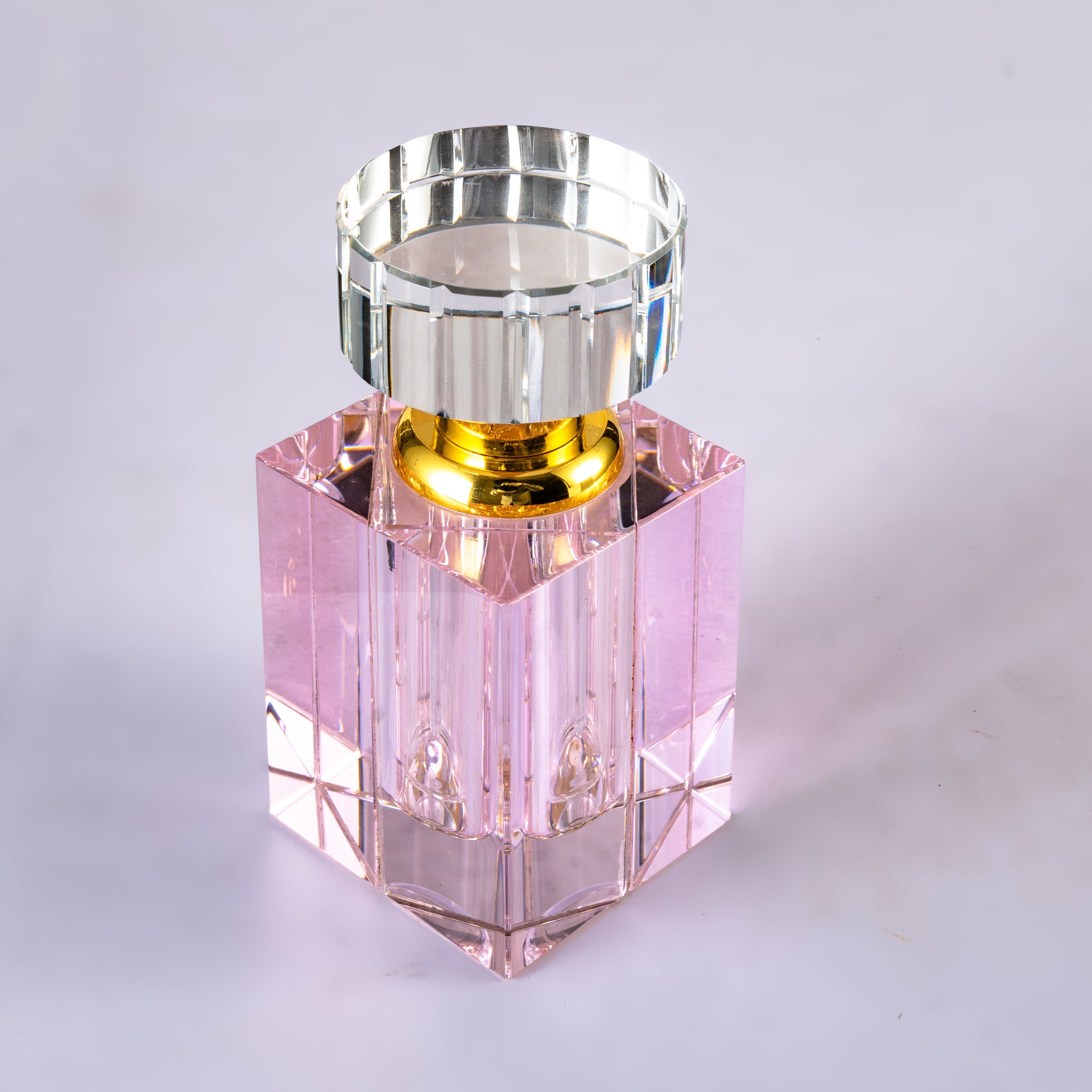 SmallBridge Crystal perfume bottle, pink vase, novel design, customizable, wholesale, for personal use, preferred bottle body 445g