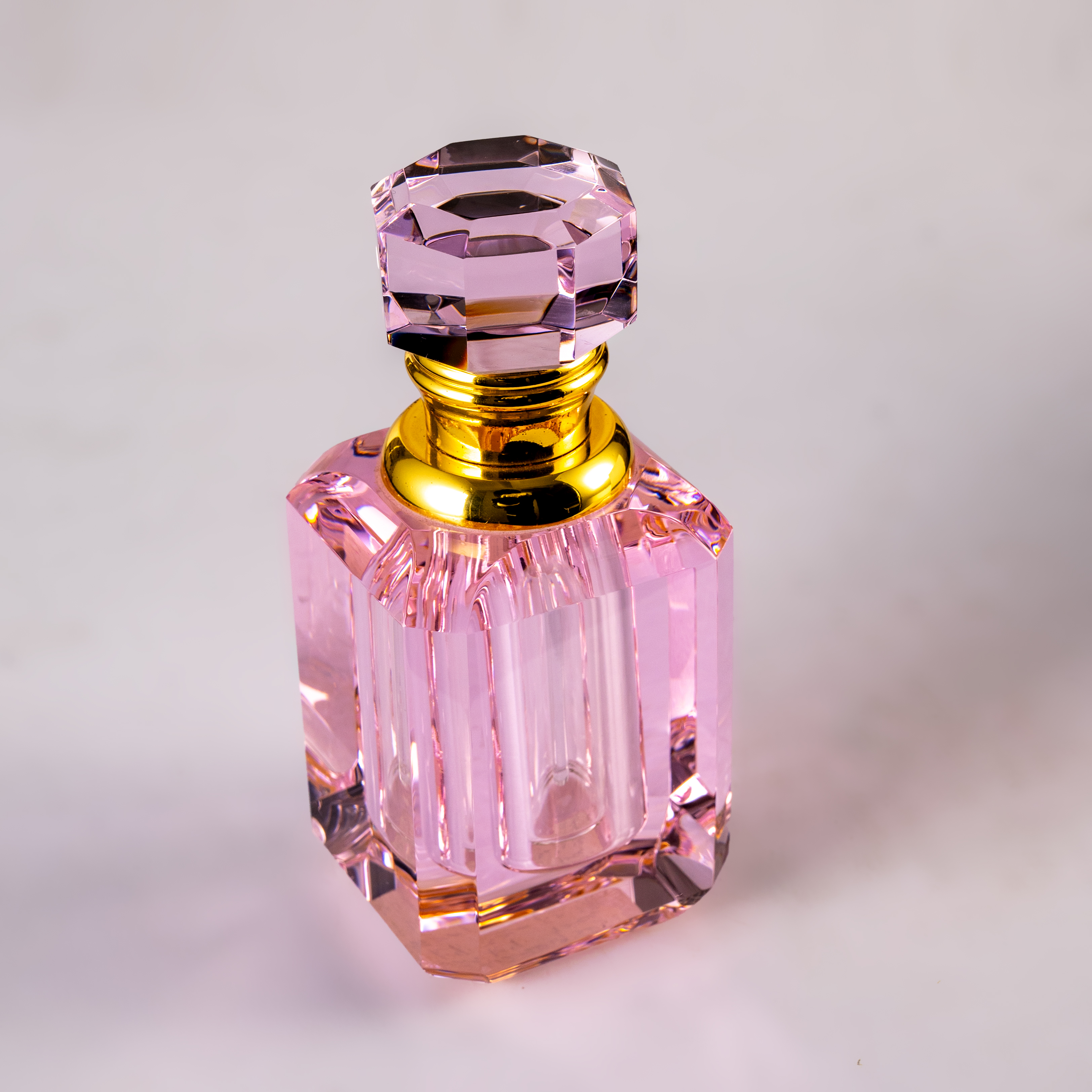 SmallBridge Luxury Crystal perfume Bottle Wholesale Pink Customizable Essential Oil perfume Bottle with Drip Stick is suitable for personal use