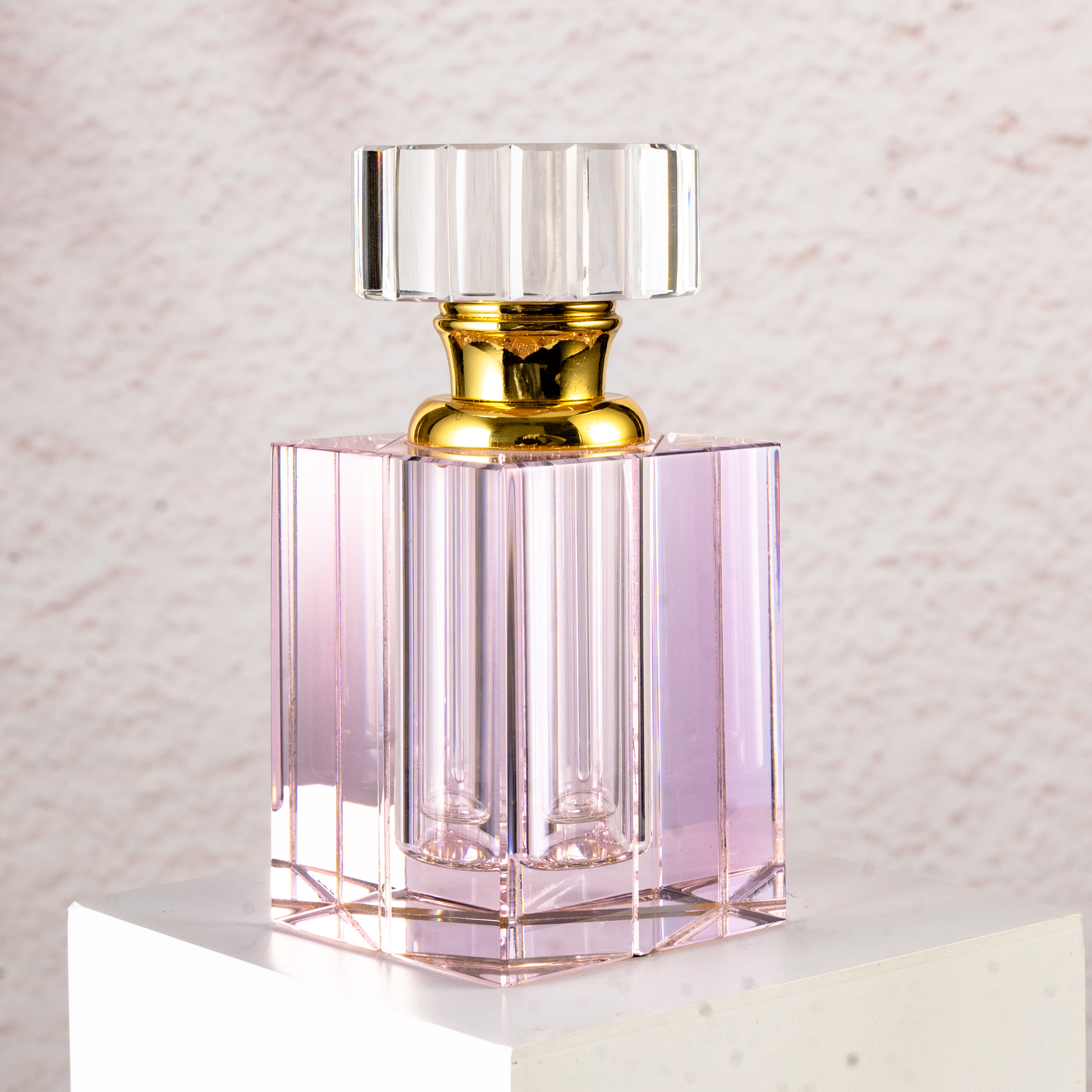 SmallBridge Crystal perfume bottle, pink vase, novel design, customizable, wholesale, for personal use, preferred bottle body 445g