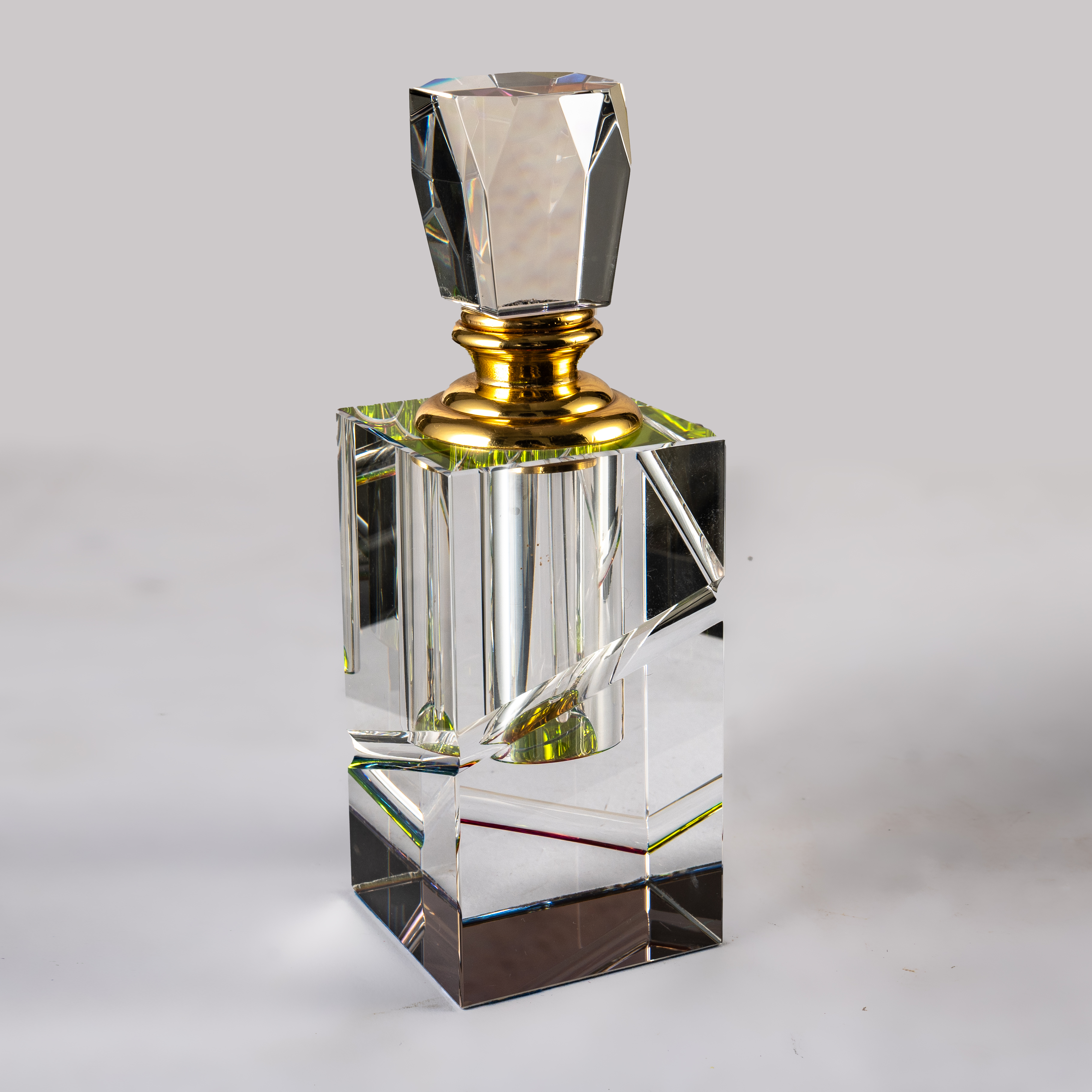 SmallBridge Luxury Crystal perfume Bottle Wholesale Color plated Essential Oil perfume Bottle with Drip Stick is suitable for personal use