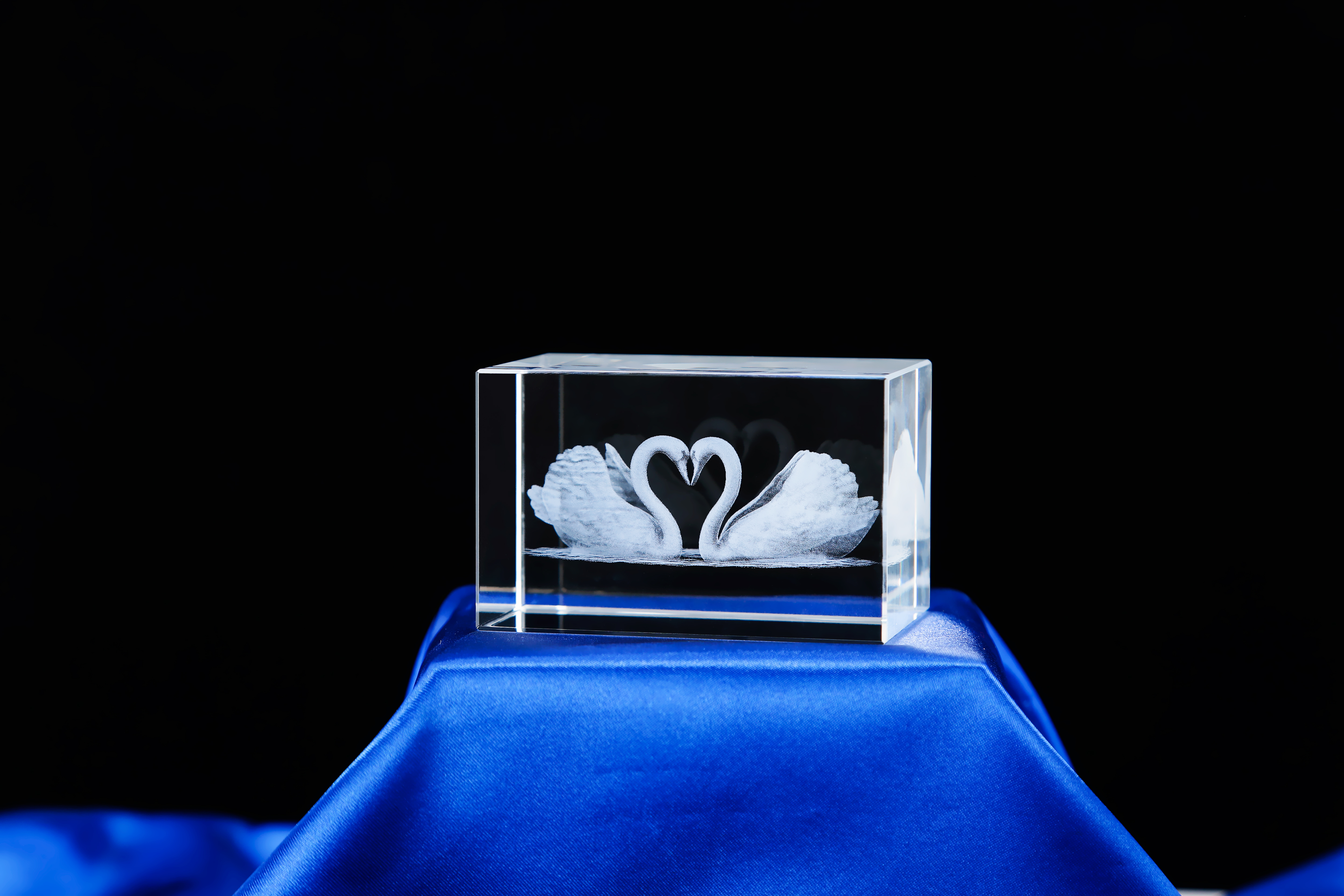 Wholesale Home Decorations Swan Gift K9 3d Laser Crystal Cube supplier