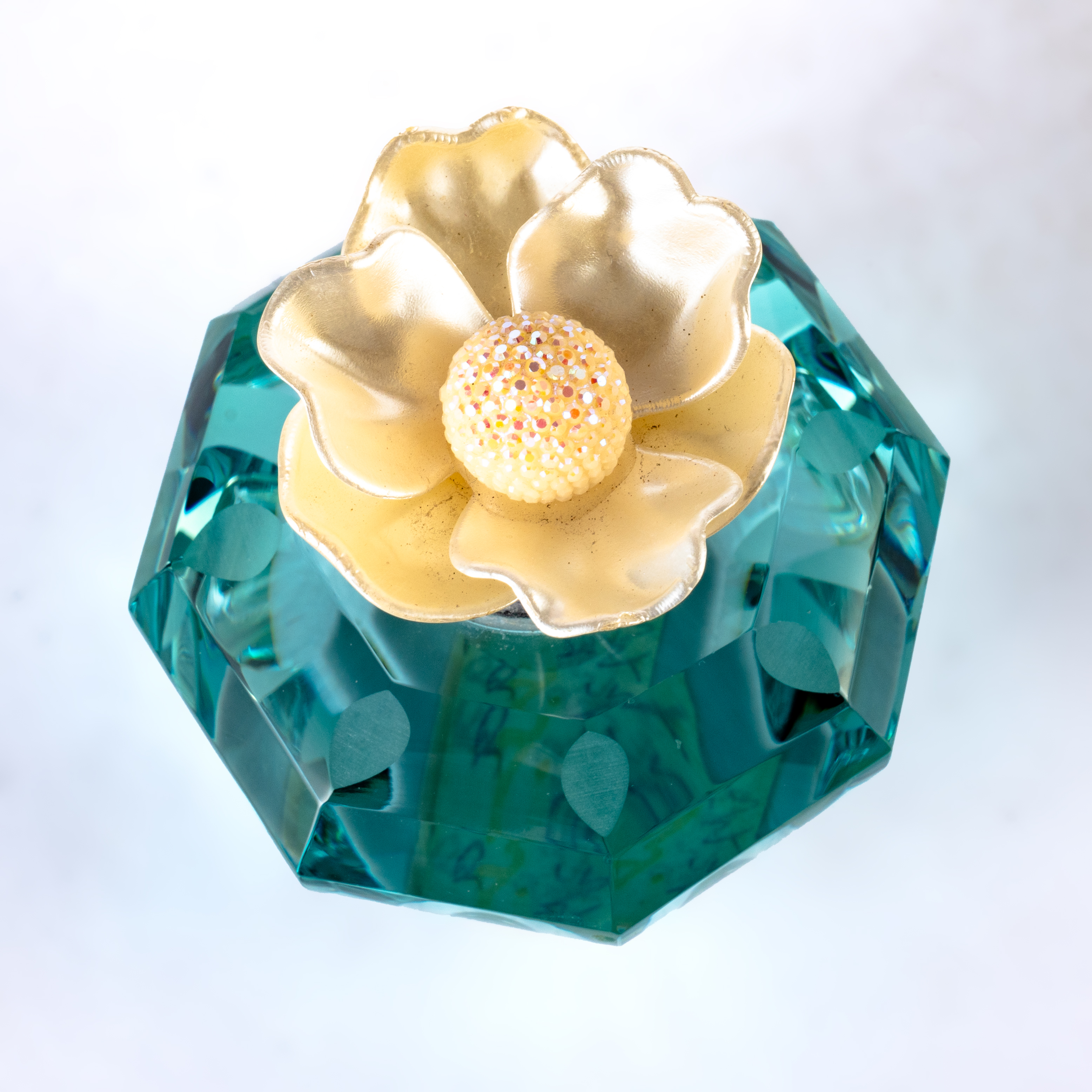SmallBridge high-grade crystal perfume bottle Flower bottle cap shape Wholesale can be customized for personal use Can be used as a decoration Collection bottle body 222g Capacity 6ml